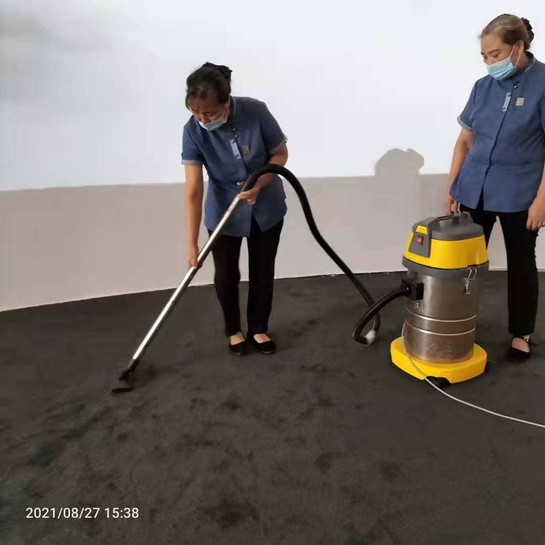吸塵器地面吸塵.jpg